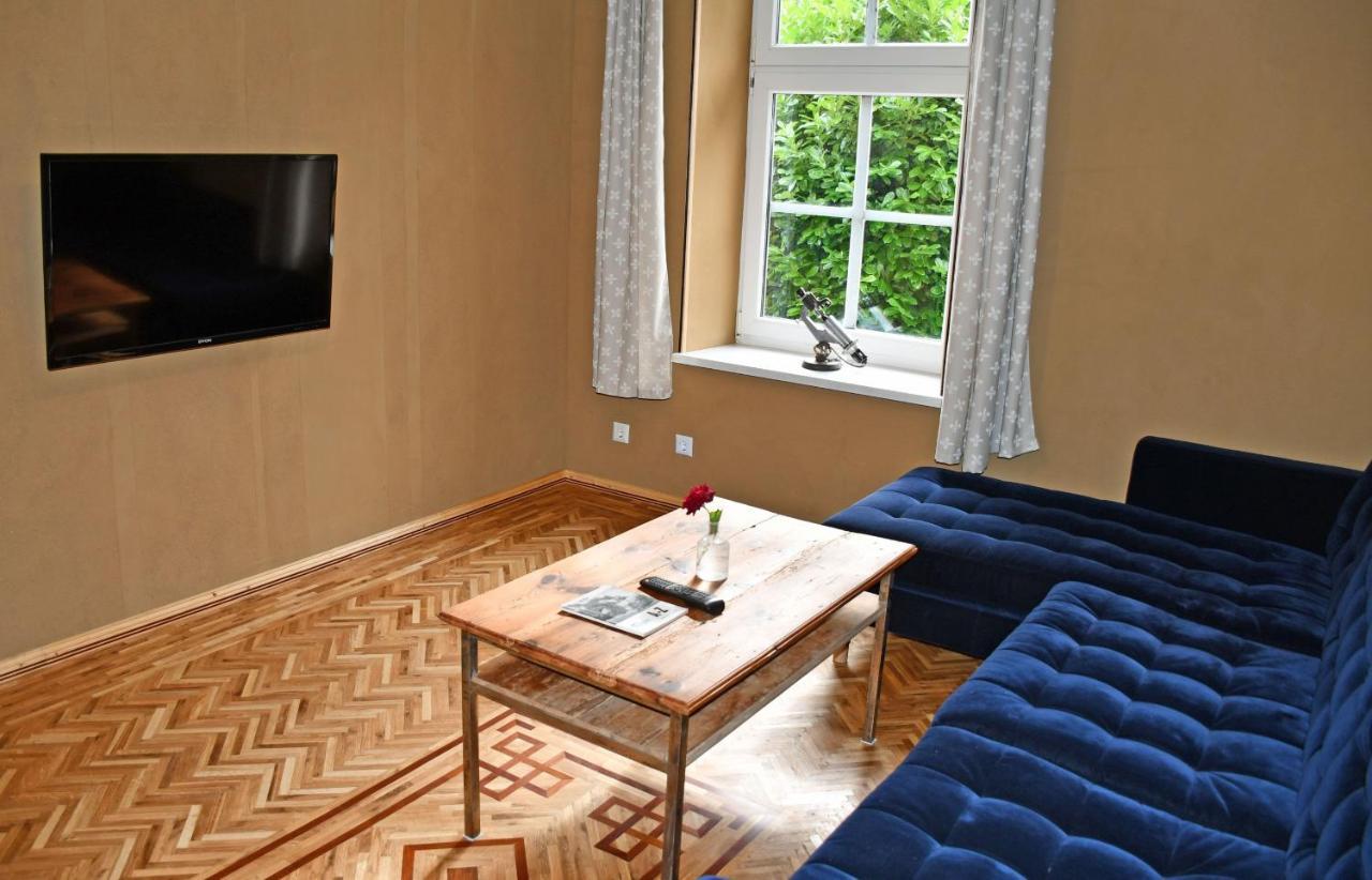 Ferienwohnungen Im Gutshaus Gnies Εξωτερικό φωτογραφία